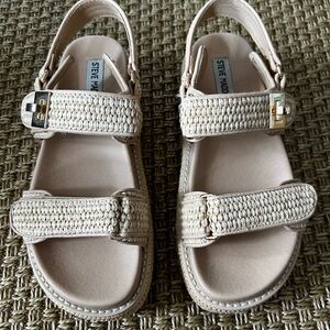 Steve Madden Bigmona Raffia Sandals in 8.5